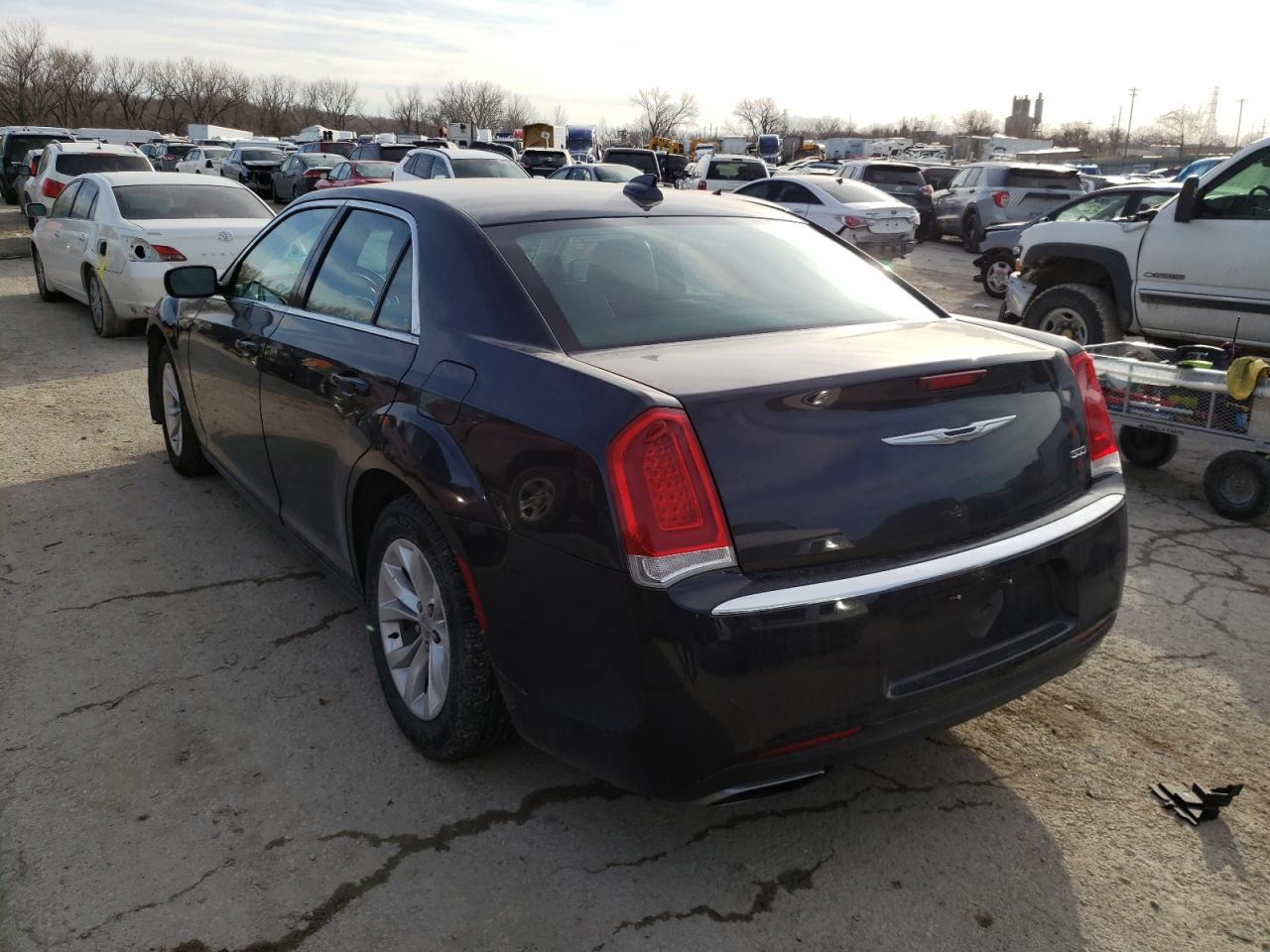 Photo 3 from auction – 2016 CHRYSLER 300 LIMITE with VIN 2C3CCAAG3GH252387