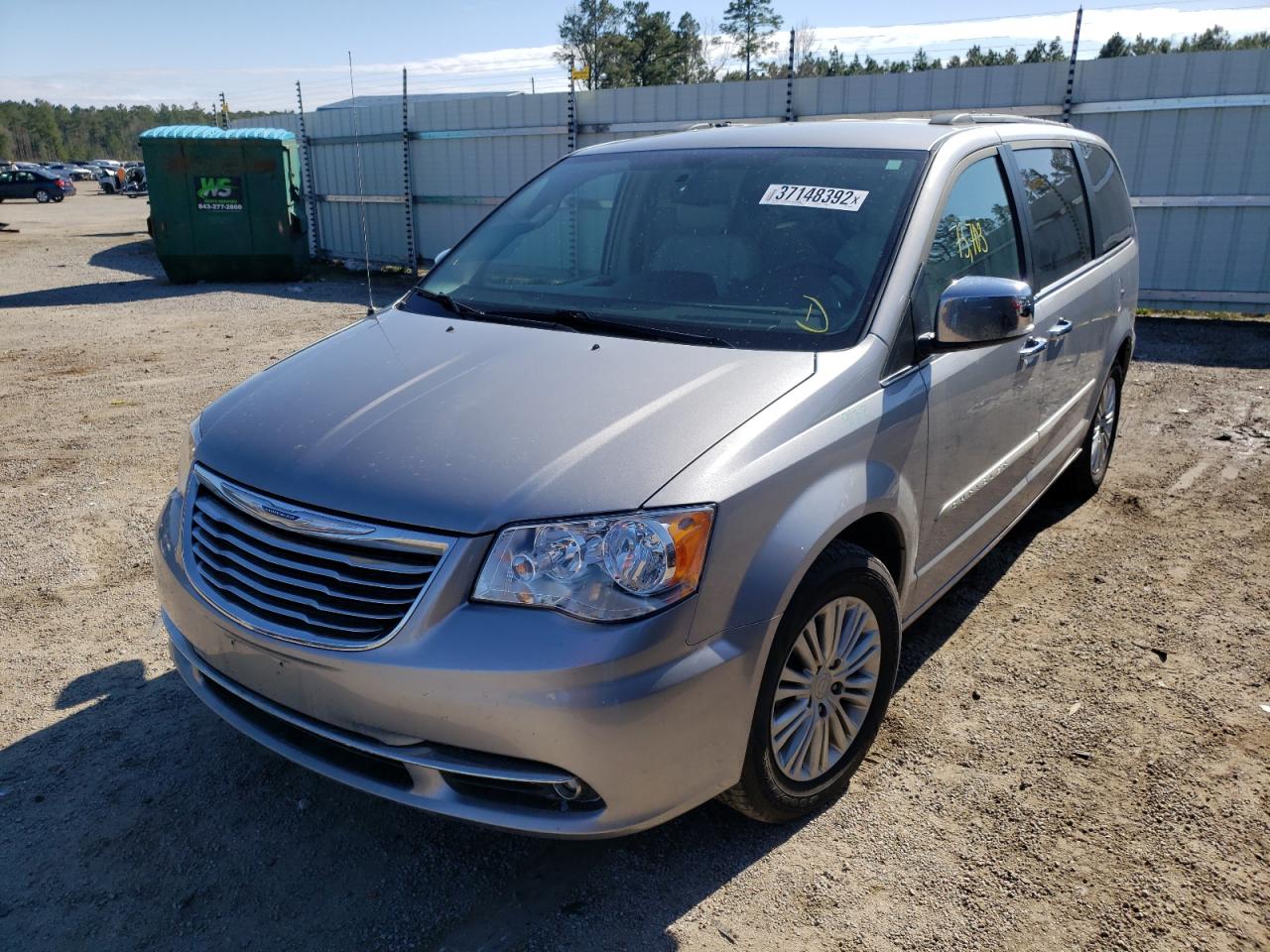 Photo 2 from auction – 2016 CHRYSLER TOWN & COU with VIN 2C4RC1CG6GR200877