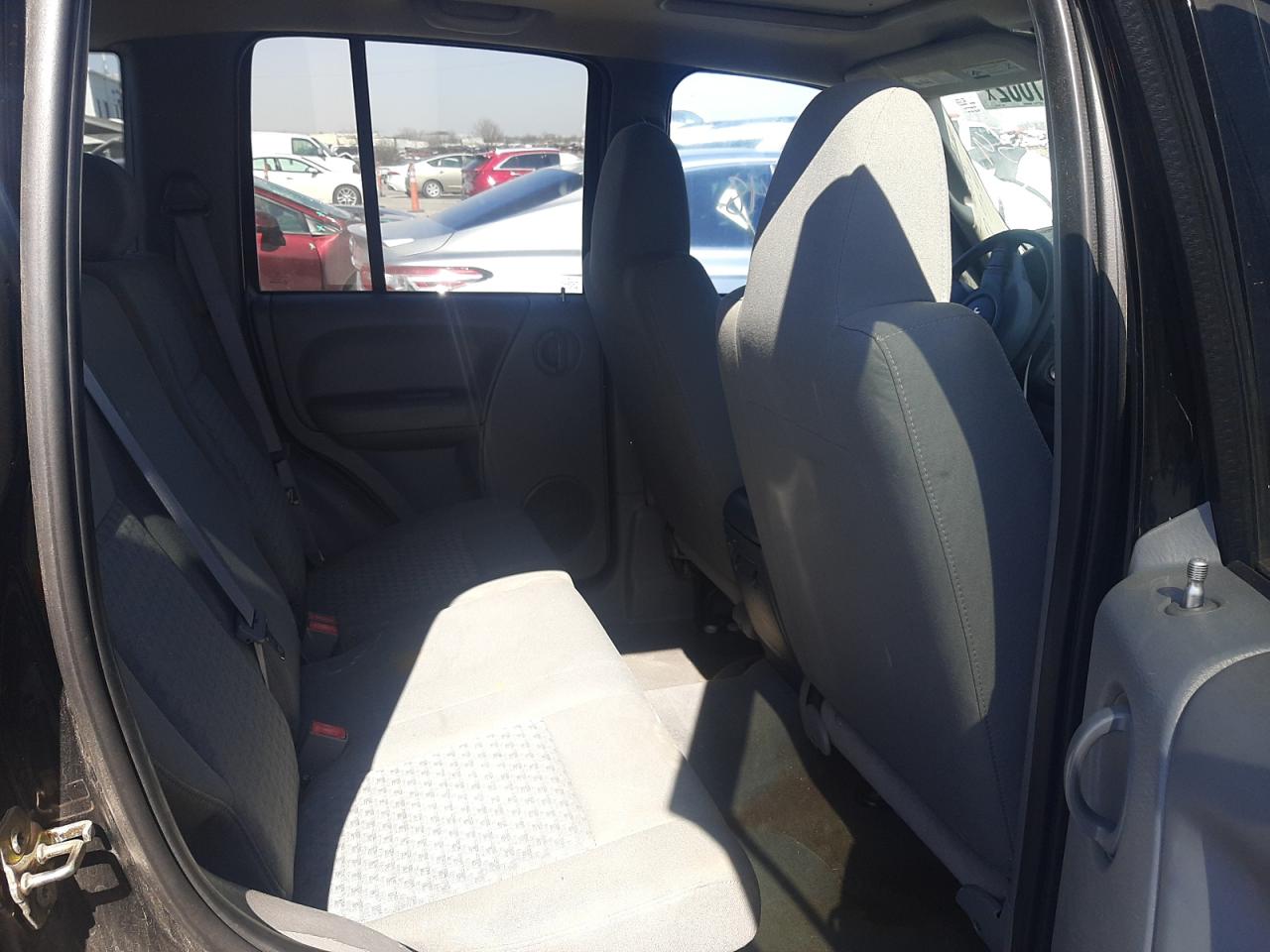 Photo 6 from auction – 2005 JEEP LIBERTY RE with VIN 1J4GK38K85W640259