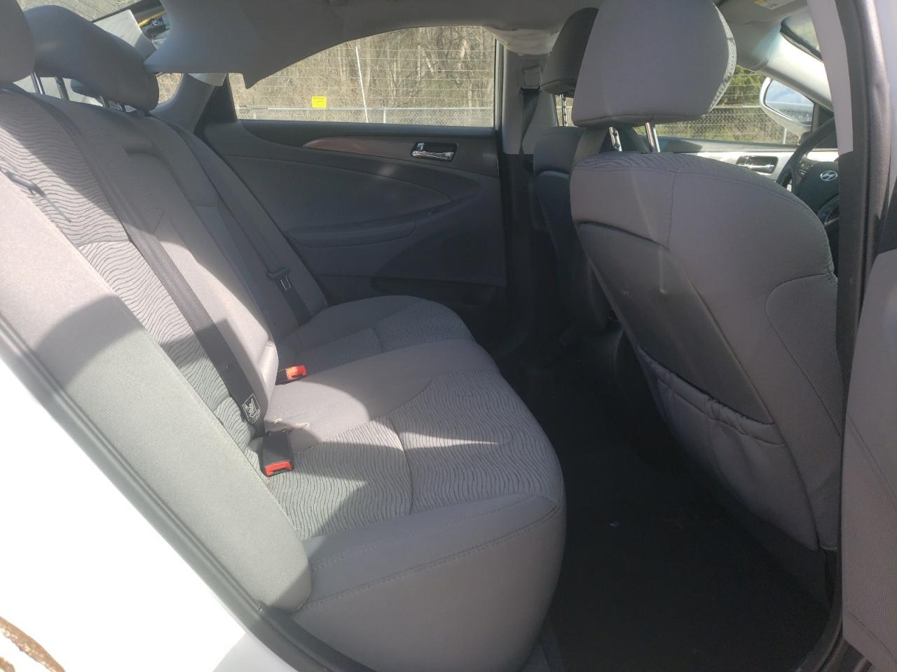 Photo 6 from auction – 2014 HYUNDAI SONATA HYB with VIN KMHEC4A45EA117818