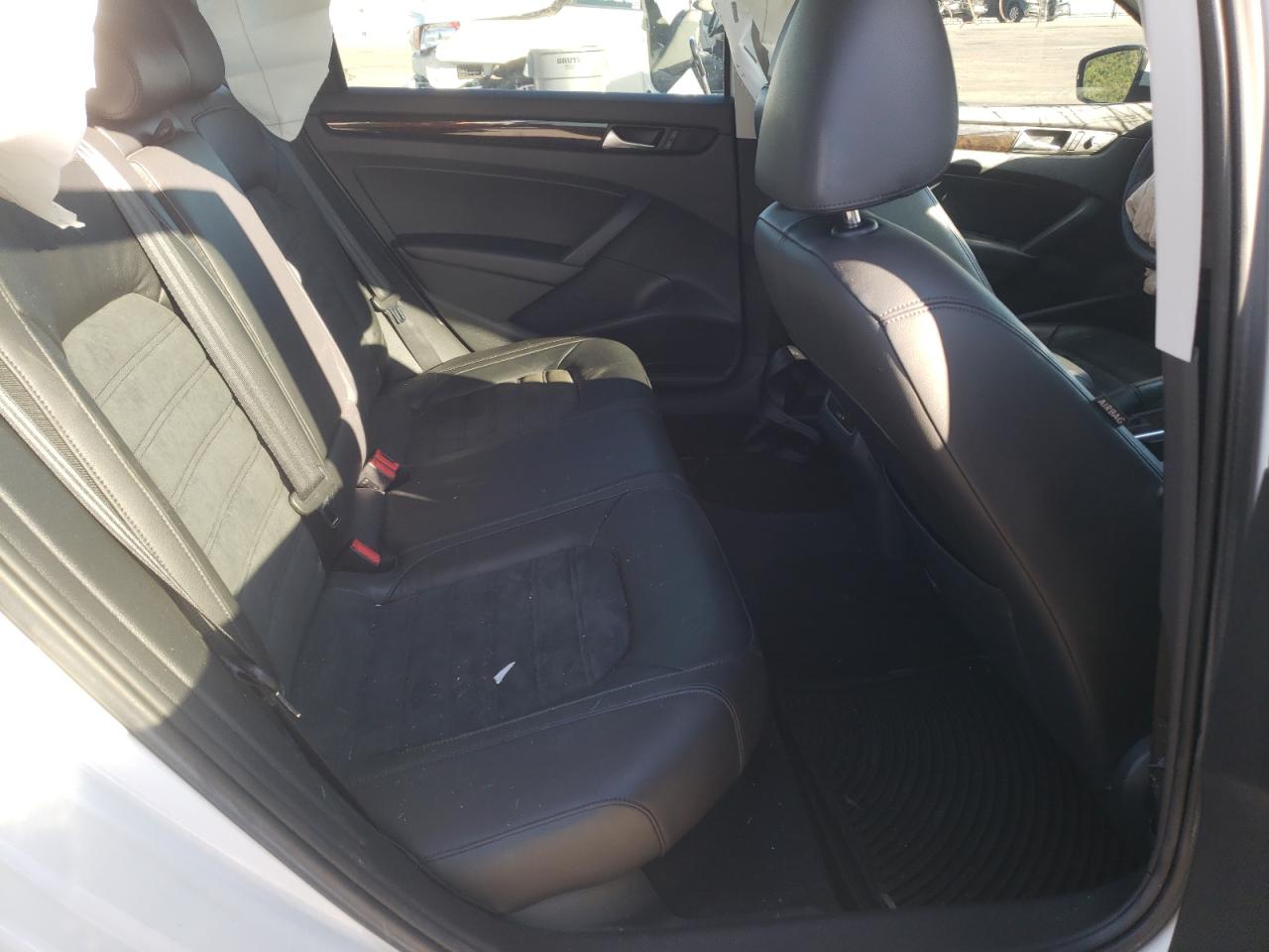 Photo 6 from auction – 2014 VOLKSWAGEN PASSAT SEL with VIN 1VWCN7A33EC004952