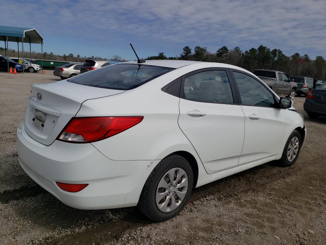 Photo 4 from auction – 2015 HYUNDAI ACCENT GLS with VIN KMHCT4AE8FU806154
