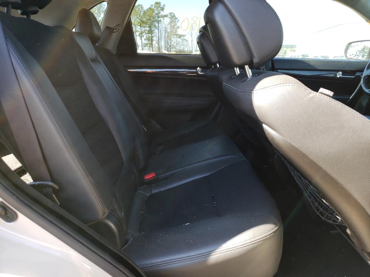 Photo 6 from auction – 2012 KIA SORENTO EX with VIN 5XYKU3A61CG233918