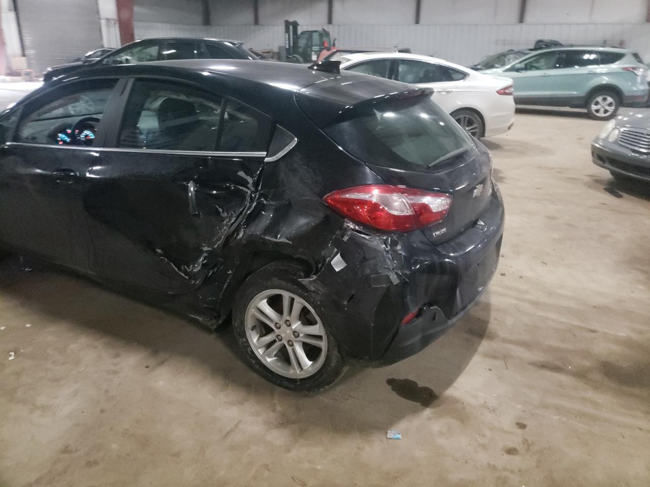 Photo 9 from auction – 2018 CHEVROLET CRUZE LT with VIN 3G1BE6SM7JS582632
