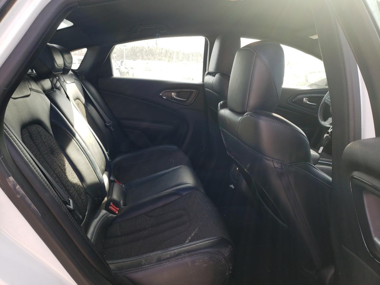 Photo 6 from auction – 2015 CHRYSLER 200 S with VIN 1C3CCCBB6FN738874