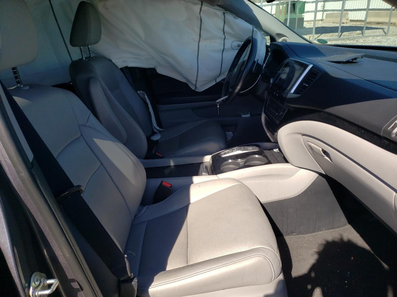 Photo 5 from auction – 2016 HONDA PILOT ELIT with VIN 5FNYF6H01GB101312