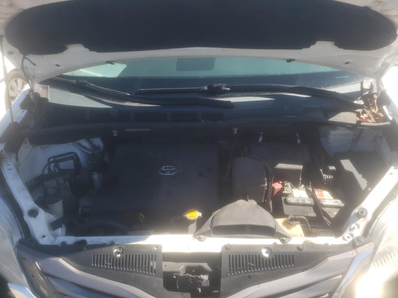 Photo 7 from auction – 2011 TOYOTA SIENNA XLE with VIN 5TDYK3DC7BS148665