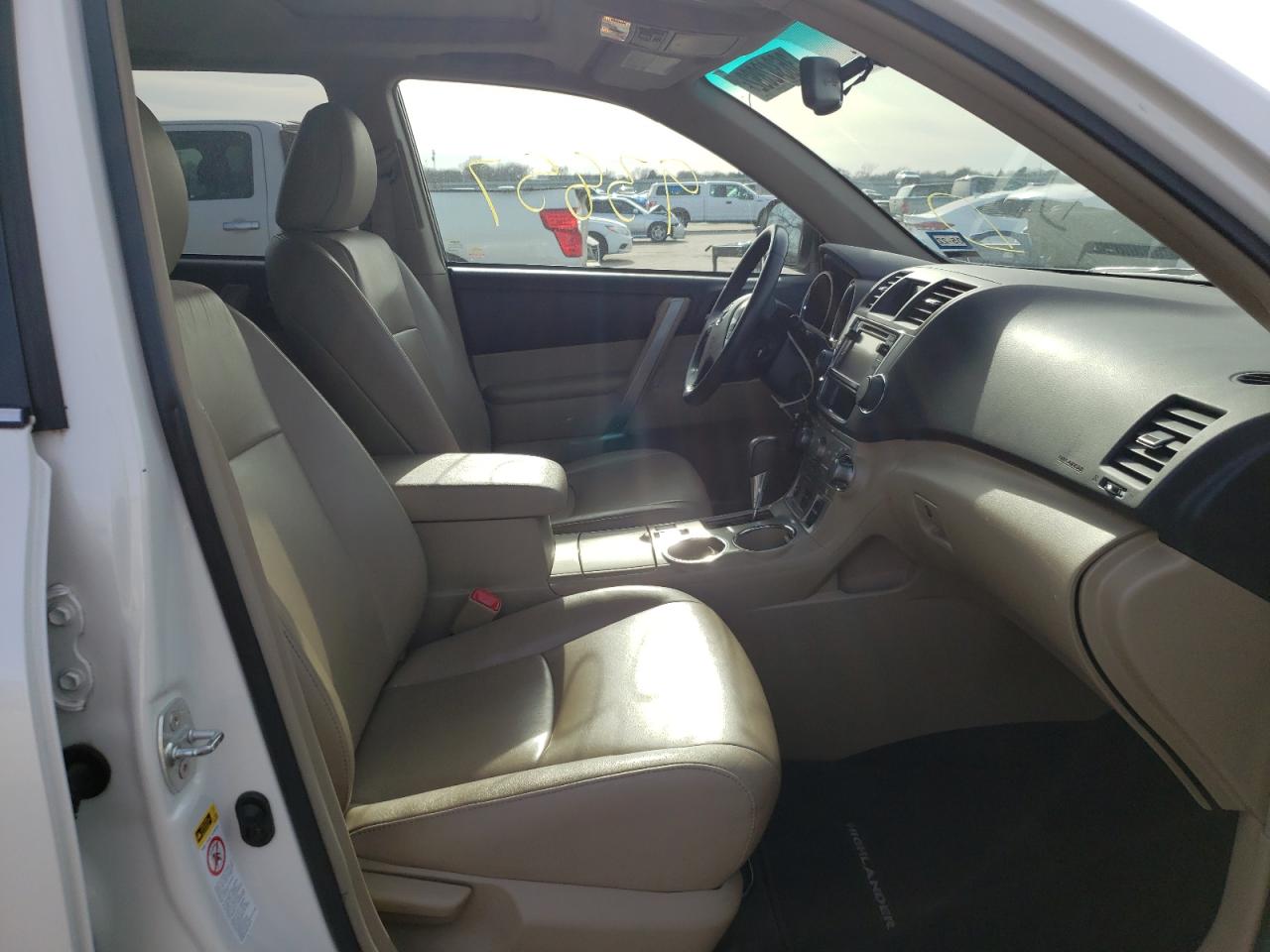 Photo 5 from auction – 2013 TOYOTA HIGHLANDER with VIN 5TDZK3EH2DS112609