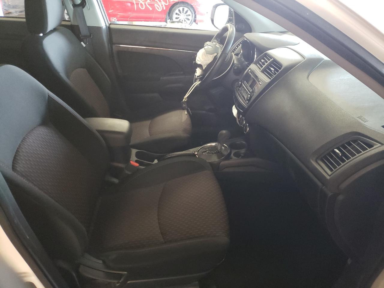 Photo 5 from auction – 2017 MITSUBISHI OUTLANDER with VIN JA4AP3AU1HZ047803