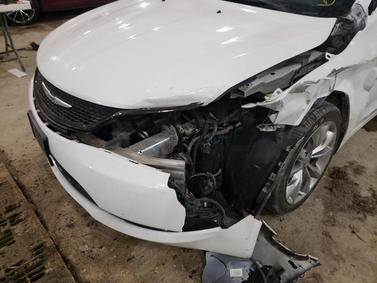 Photo 9 from auction – 2015 CHRYSLER 200 S with VIN 1C3CCCBB1FN682374