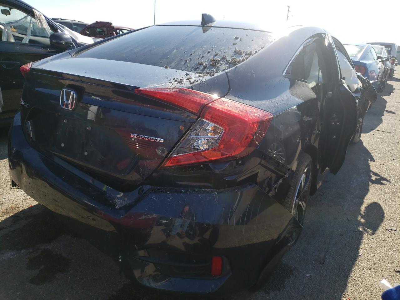 Photo 4 from auction – 2018 HONDA CIVIC TOUR with VIN JHMFC1F96JX044203