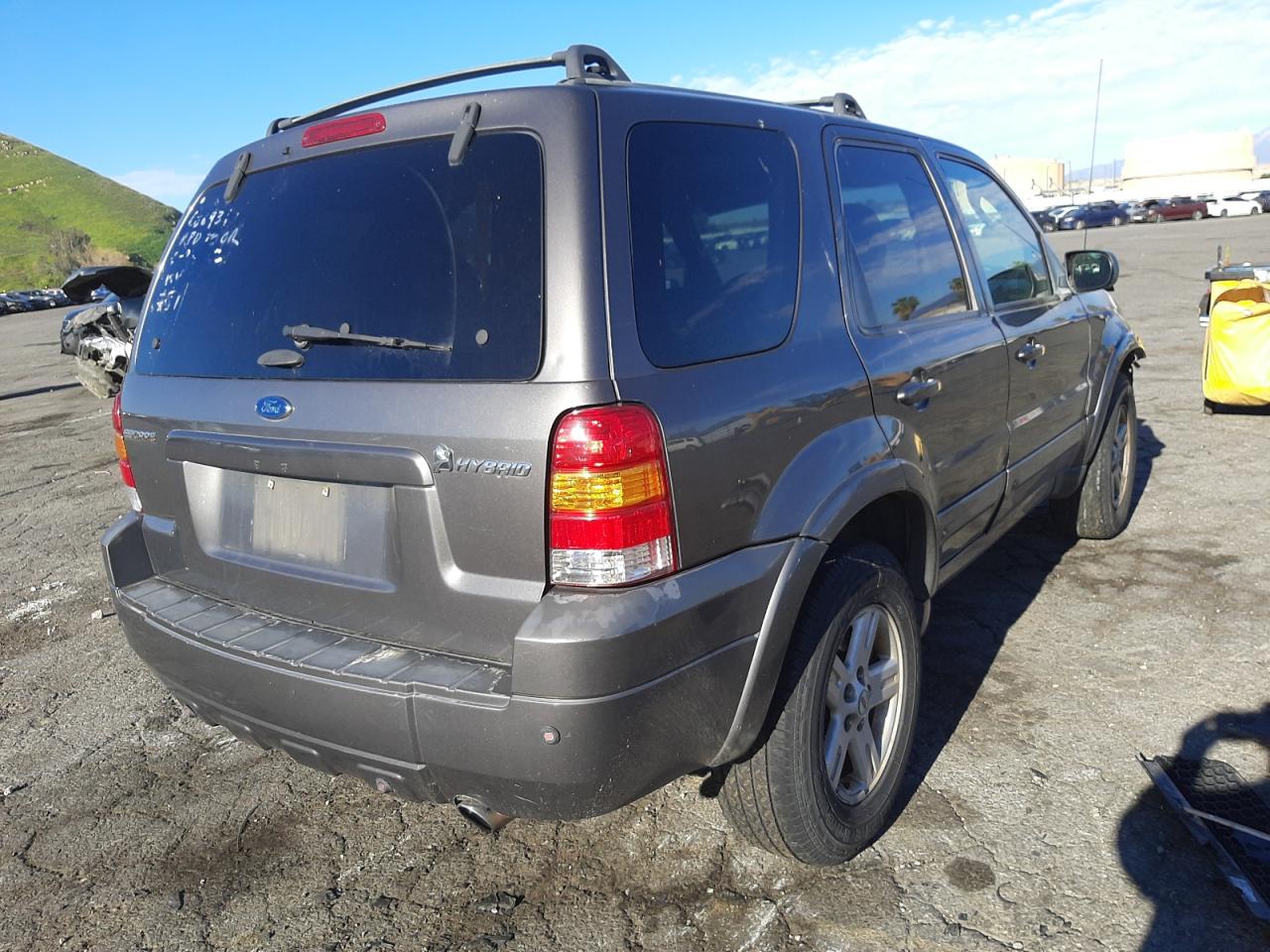 Photo 4 from auction – 2006 FORD ESCAPE HEV with VIN 1FMCU96H16KD37305