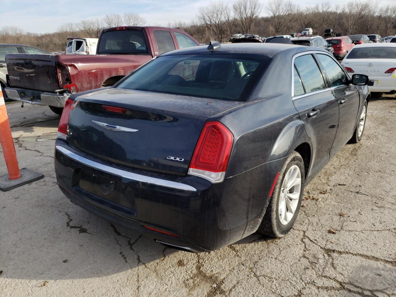 Photo 4 from auction – 2016 CHRYSLER 300 LIMITE with VIN 2C3CCAAG3GH252387