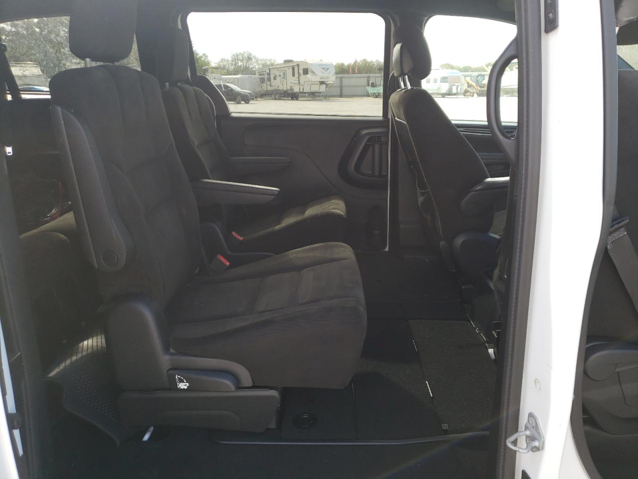 Photo 6 from auction – 2015 DODGE GRAND CARA with VIN 2C4RDGBG2FR672204