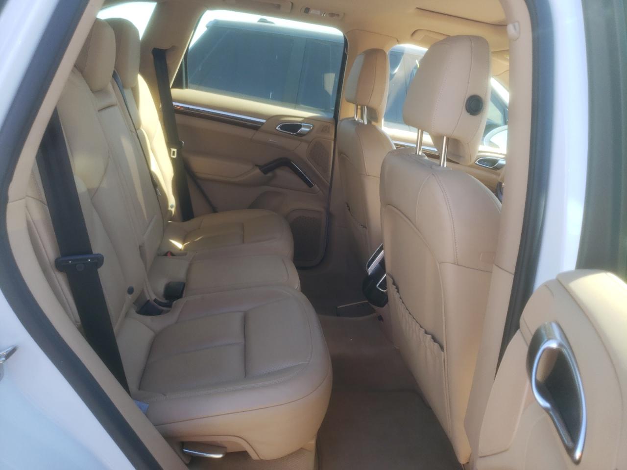 Photo 6 from auction – 2016 PORSCHE CAYENNE with VIN WP1AA2A25GLA05411