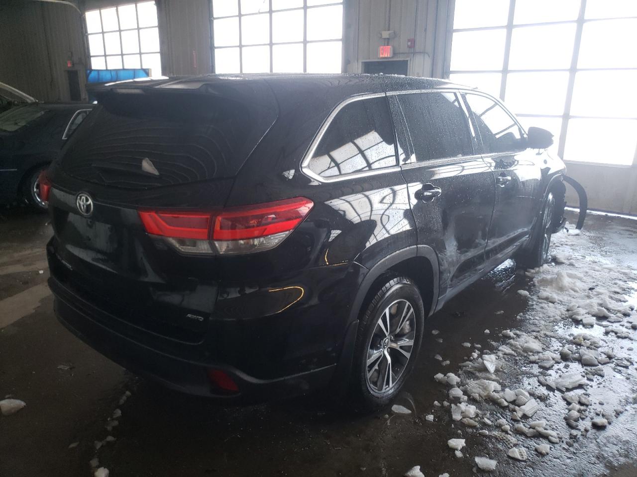 Photo 4 from auction – 2019 TOYOTA HIGHLANDER with VIN 5TDBZRFH9KS931628