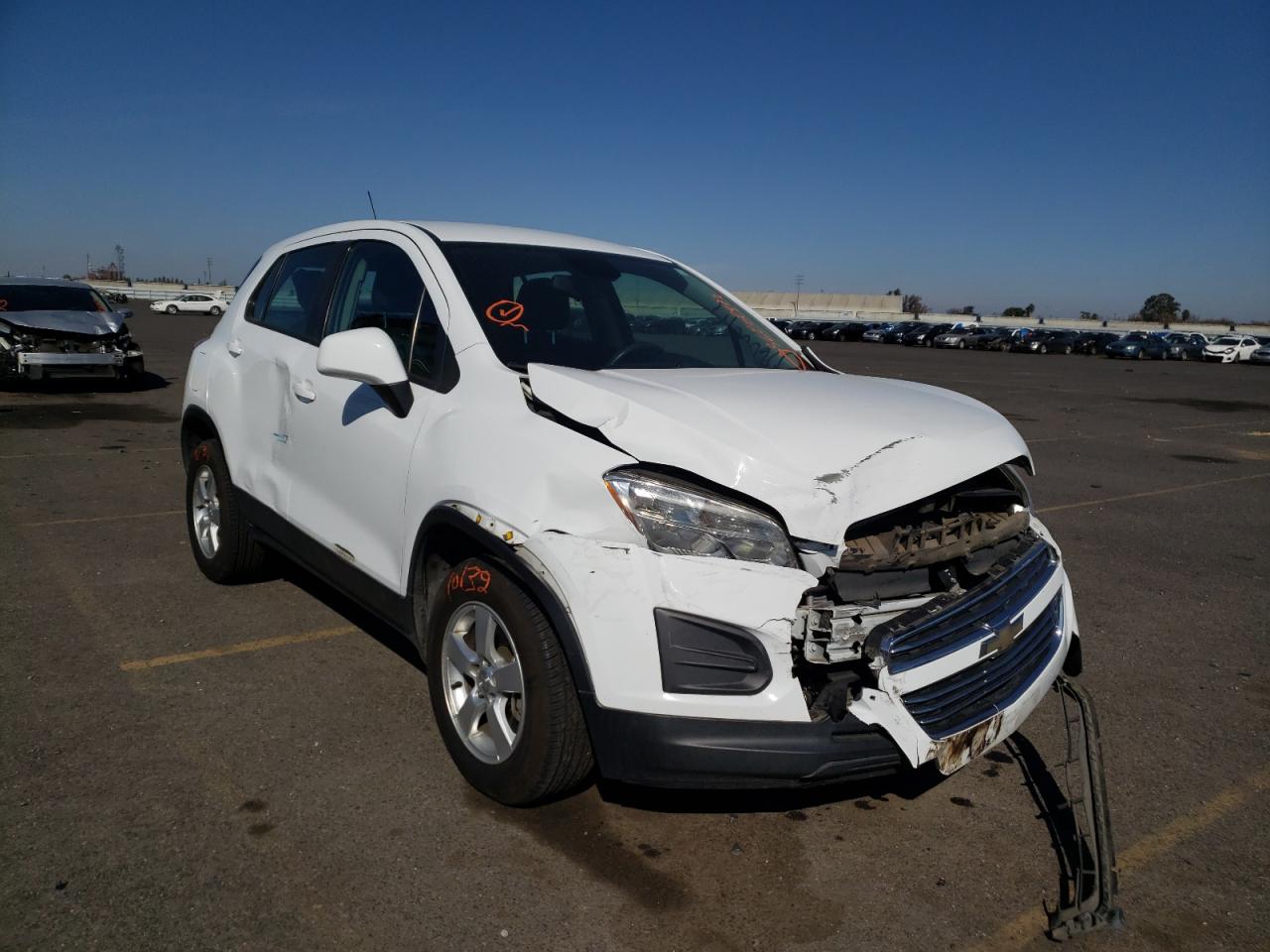 CHEVROLET TRAX 1LS 2015 with VIN KL7CJPSB5FB064773 - Photo from auction