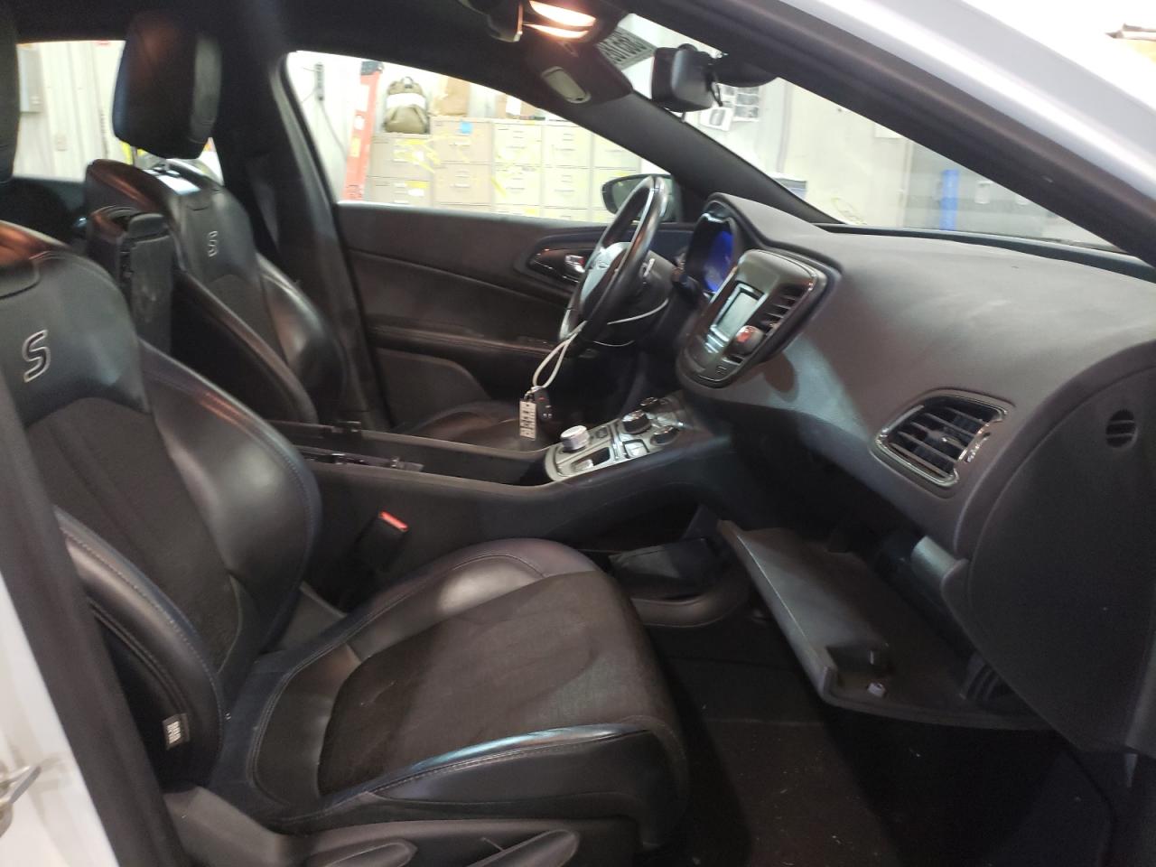 Photo 5 from auction – 2015 CHRYSLER 200 S with VIN 1C3CCCBB1FN682374