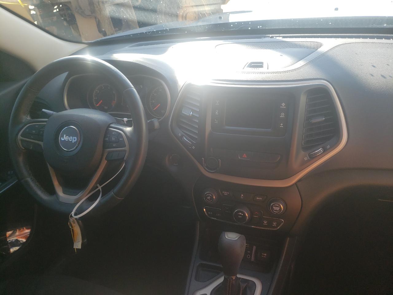 Photo 9 from auction – 2015 JEEP CHEROKEE L with VIN 1C4PJLCB8FW632745