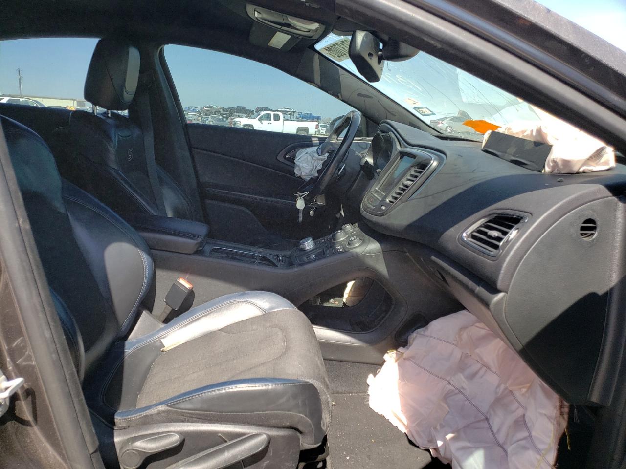 Photo 5 from auction – 2015 CHRYSLER 200 S with VIN 1C3CCCBB8FN682923