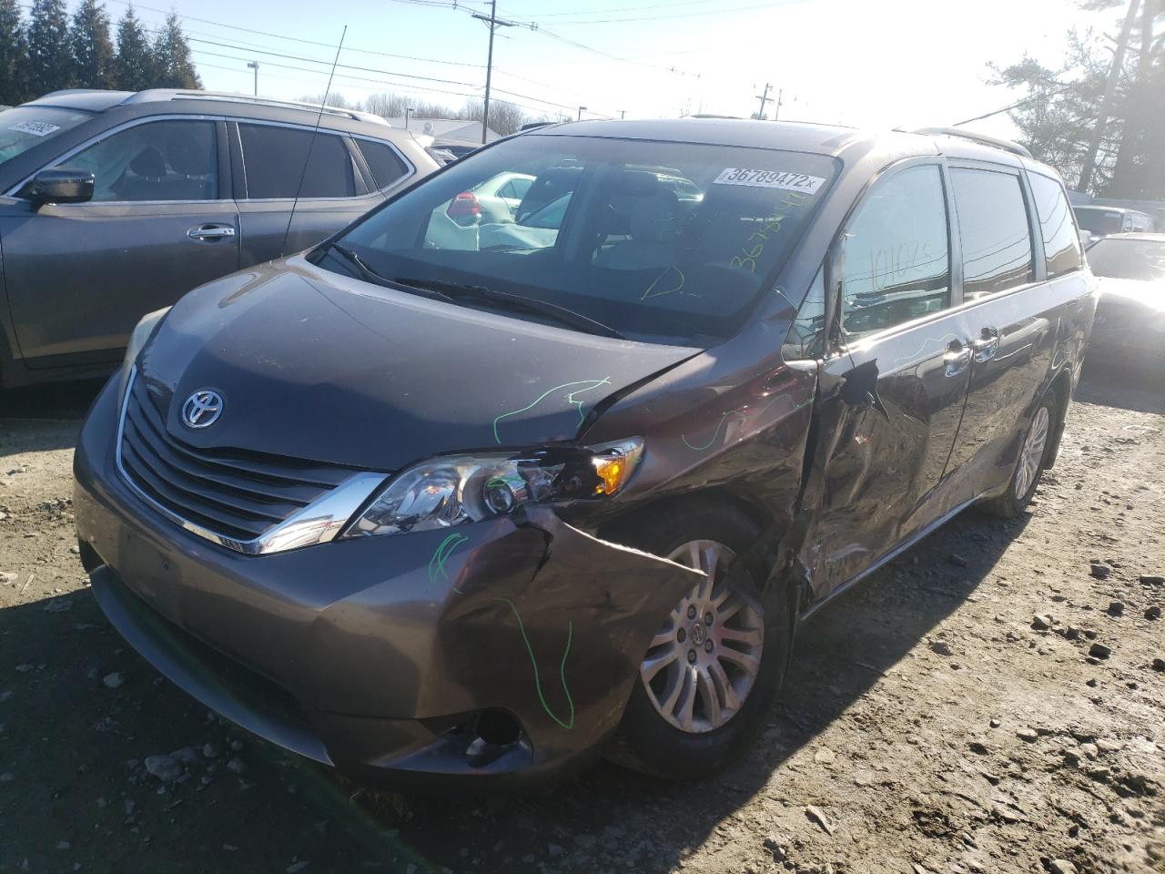 Photo 2 from auction – 2012 TOYOTA SIENNA XLE with VIN 5TDYK3DC6CS242389