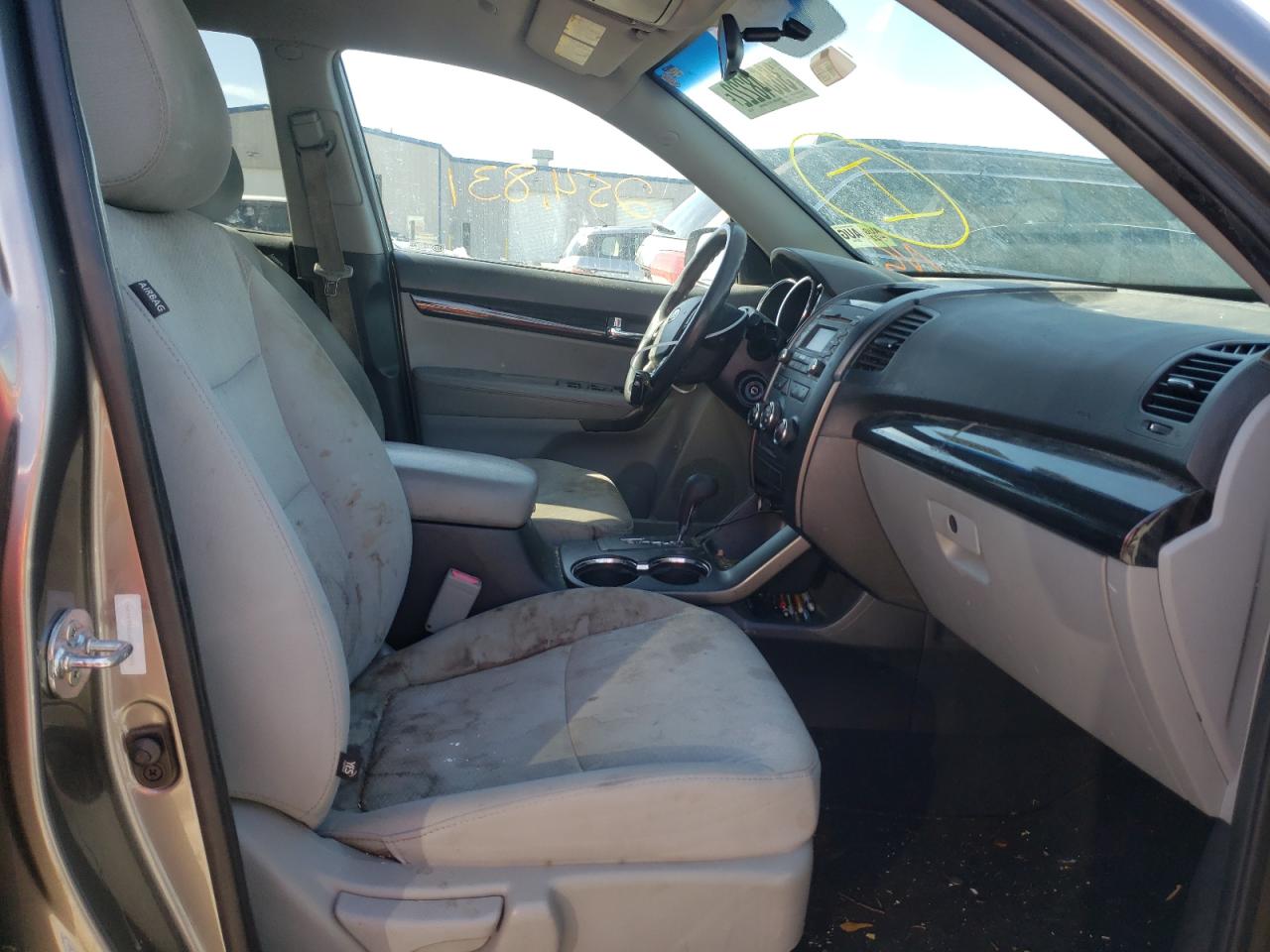 Photo 5 from auction – 2013 KIA SORENTO LX with VIN 5XYKT4A26DG402001