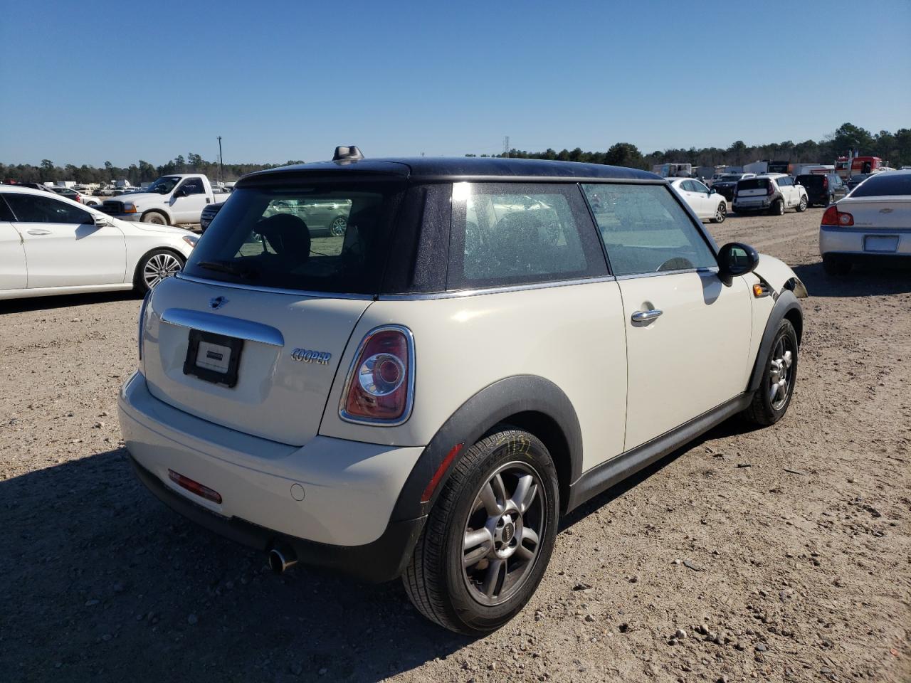 Photo 4 from auction – 2012 MINI COOPER with VIN WMWSU3C57CT263107