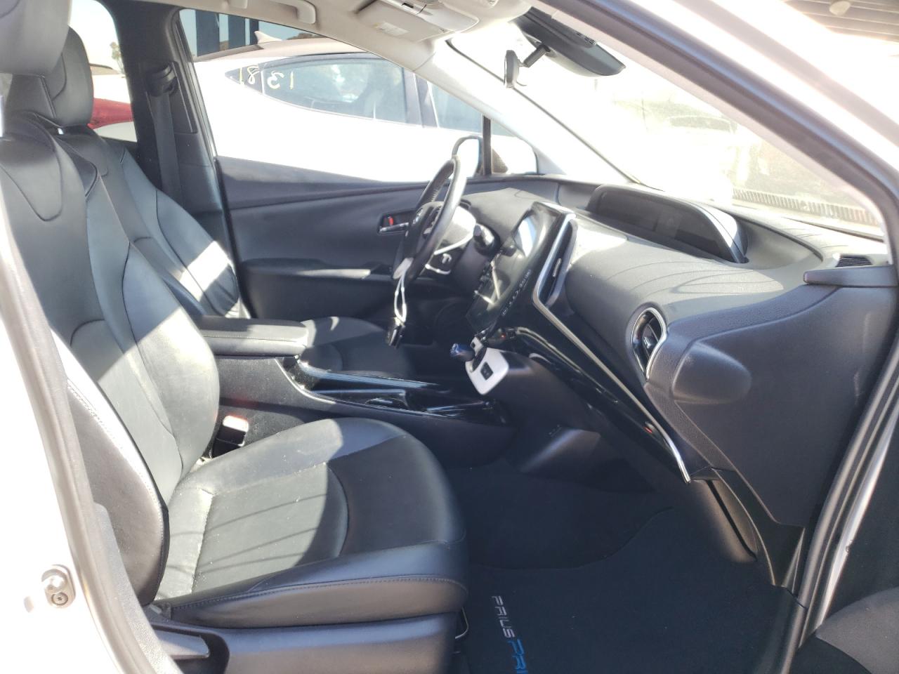 Photo 5 from auction – 2017 TOYOTA PRIUS PRIM with VIN JTDKARFP2H3016855