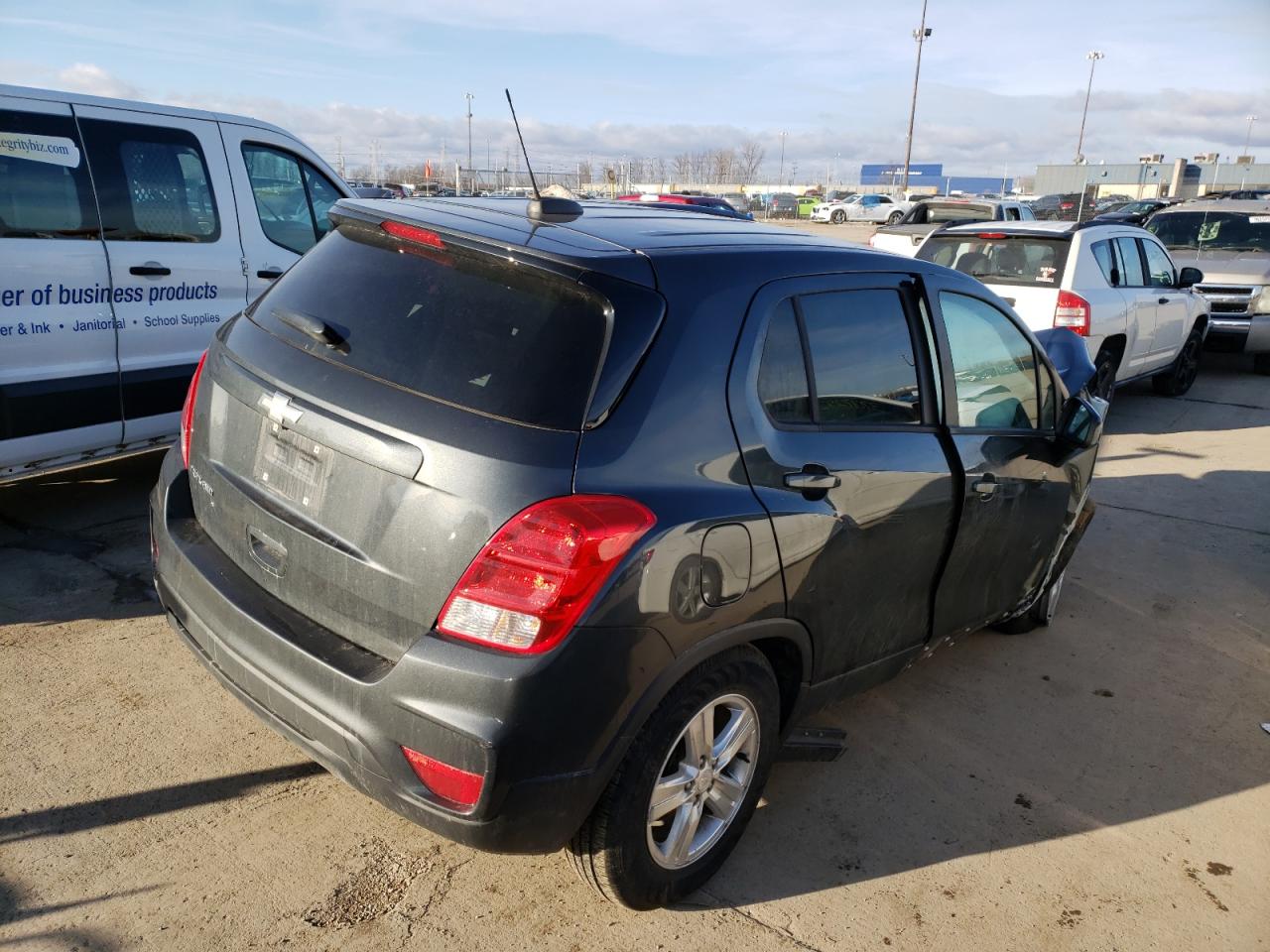 Photo 4 from auction – 2019 CHEVROLET TRAX LS with VIN 3GNCJNSB6KL214333