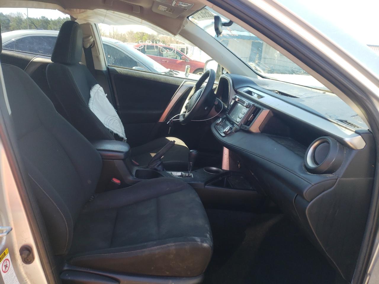 Photo 5 from auction – 2013 TOYOTA RAV4 XLE with VIN JTMWFREV0D5016905
