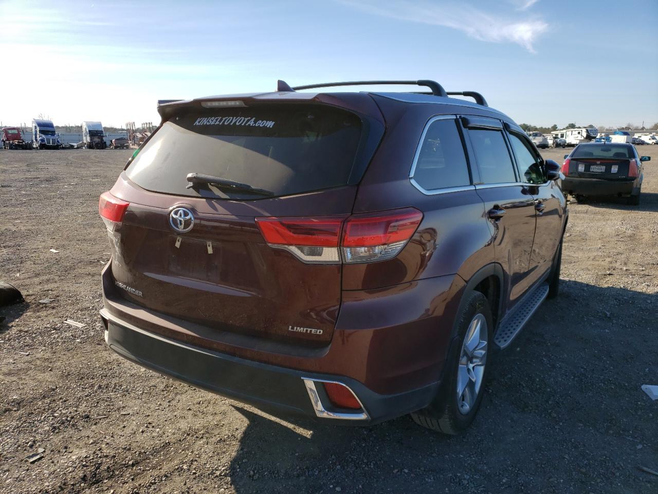 Photo 4 from auction – 2017 TOYOTA HIGHLANDER with VIN 5TDYZRFH8HS199172