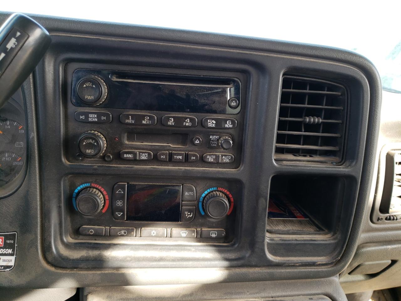 Photo 9 from auction – 2005 CHEVROLET SILVERADO with VIN 1GCHC23205F961575