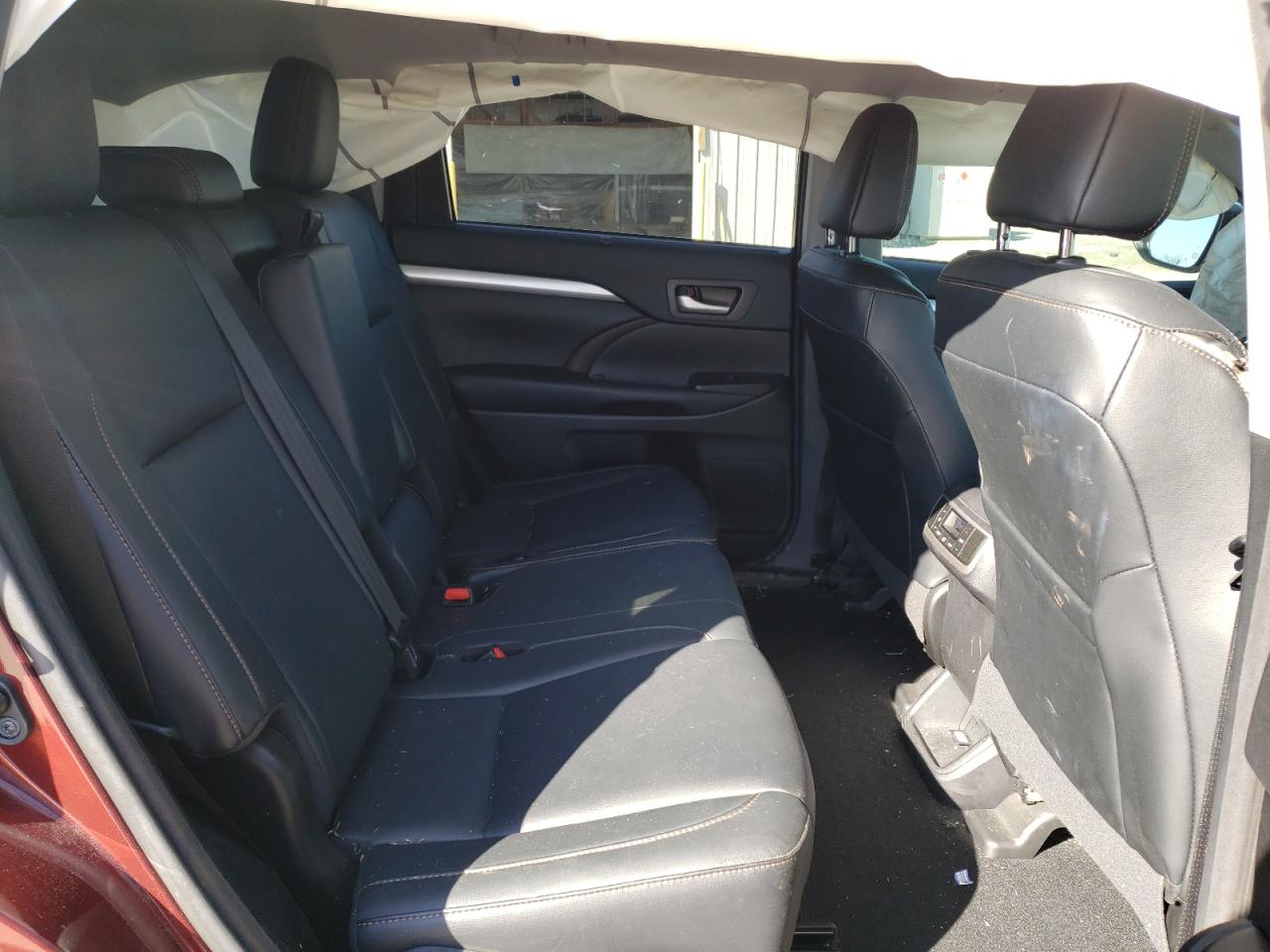Photo 6 from auction – 2017 TOYOTA HIGHLANDER with VIN 5TDJGRFH0HS028813