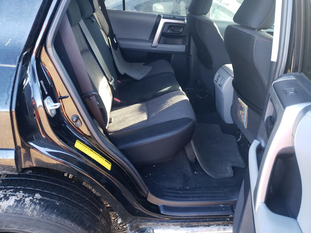 Photo 6 from auction – 2010 TOYOTA 4RUNNER SR with VIN JTEBU5JR1A5026548