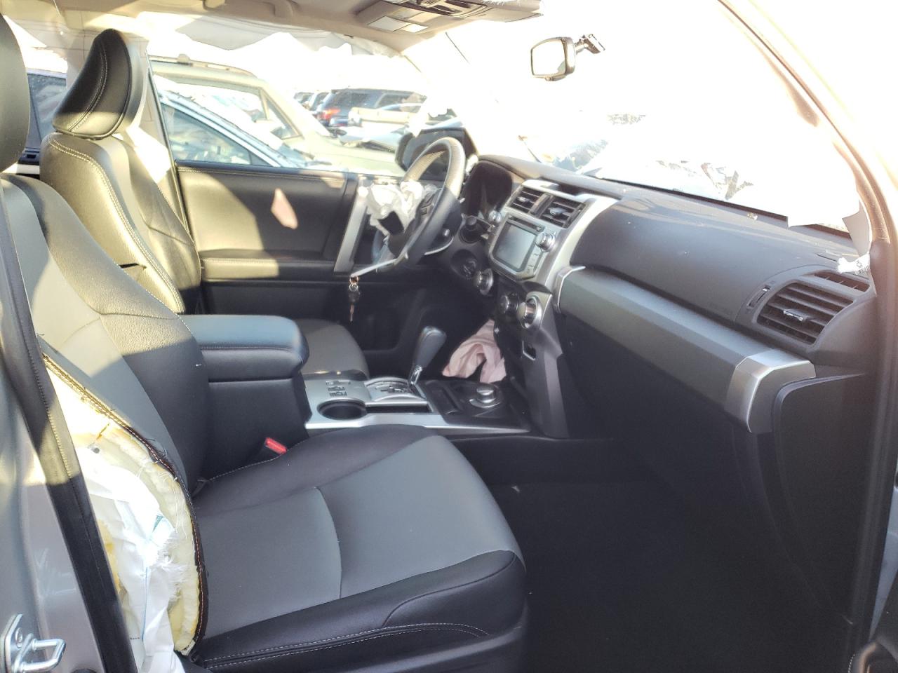Photo 5 from auction – 2018 TOYOTA 4RUNNER SR with VIN JTEBU5JR7J5599857