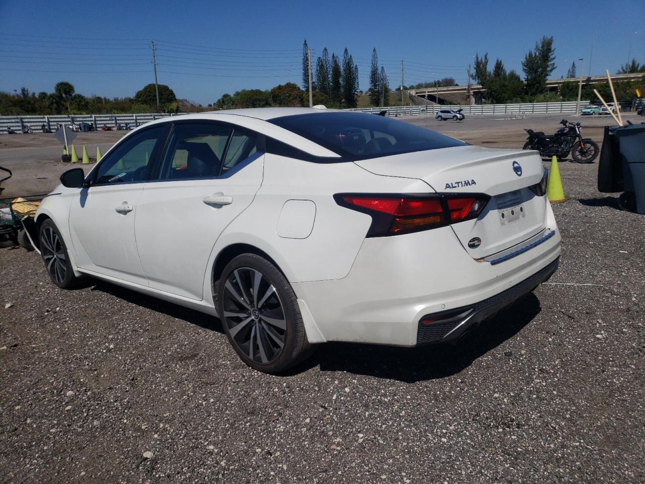 Photo 3 from auction – 2021 NISSAN ALTIMA SR with VIN 1N4BL4CV1MN329643