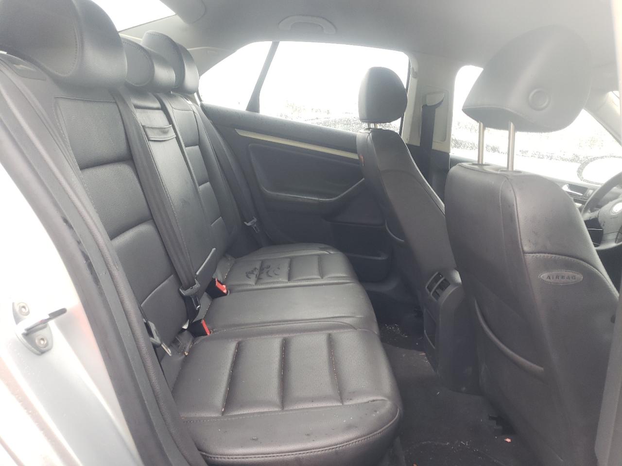 Photo 6 from auction – 2005 VOLKSWAGEN NEW JETTA with VIN 3VWRF71K05M620752