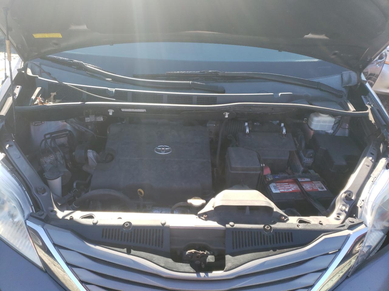 Photo 7 from auction – 2012 TOYOTA SIENNA XLE with VIN 5TDYK3DC6CS242389