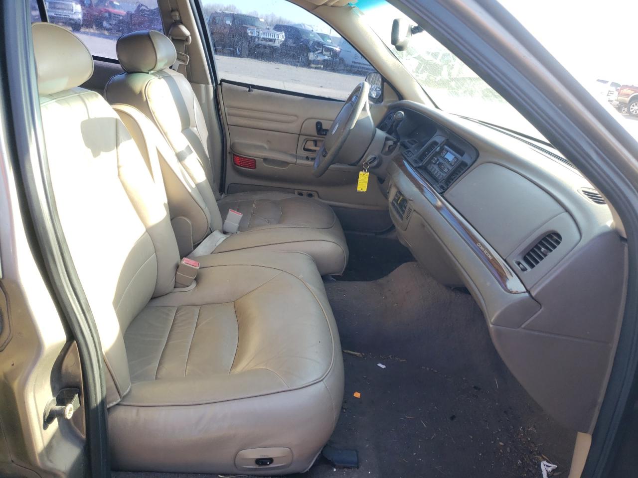 Photo 5 from auction – 2001 FORD CROWN VICT with VIN 2FAFP74W01X103179