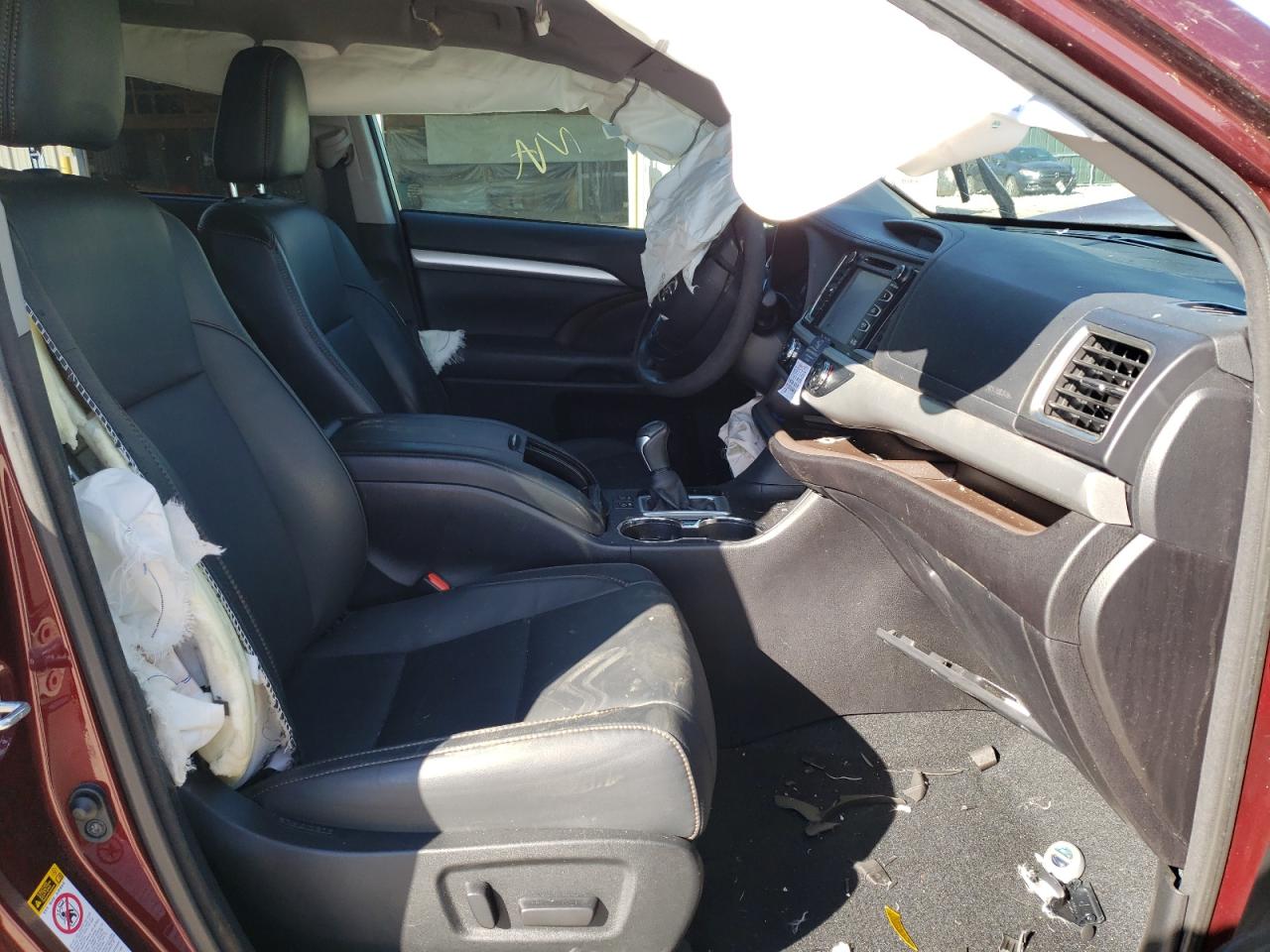 Photo 5 from auction – 2017 TOYOTA HIGHLANDER with VIN 5TDJGRFH0HS028813