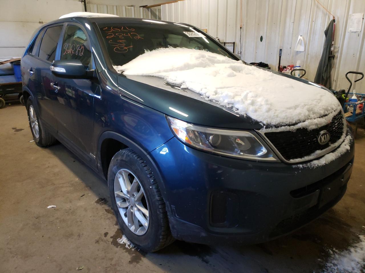 KIA SORENTO LX 2015 with VIN 5XYKTCA64FG605811 - Photo from auction