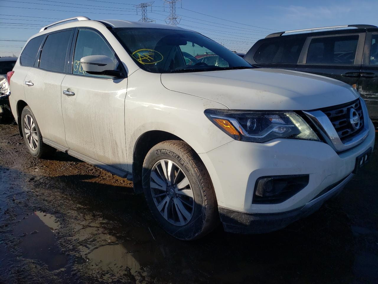 NISSAN PATHFINDER 2017 with VIN 5N1DR2MM5HC633230 - Photo from auction