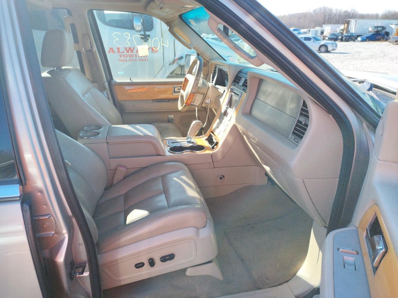 Photo 5 from auction – 2008 LINCOLN NAVIGATOR with VIN 5LMFL28508LJ00471