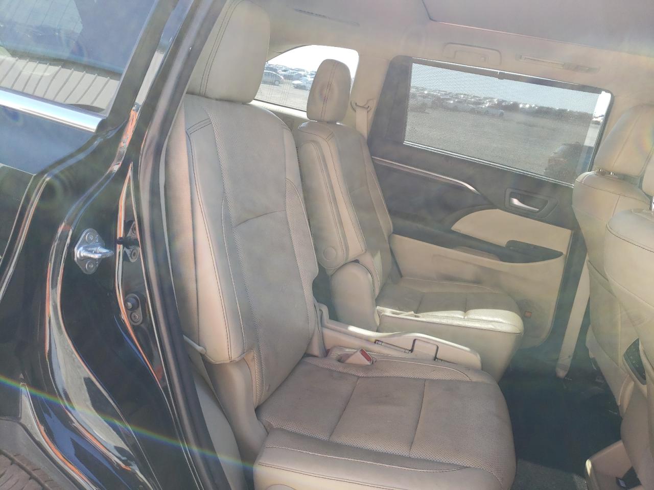 Foto 6 de la subasta – 2016 TOYOTA HIGHLANDER con VIN 5TDDKRFH6GS326888