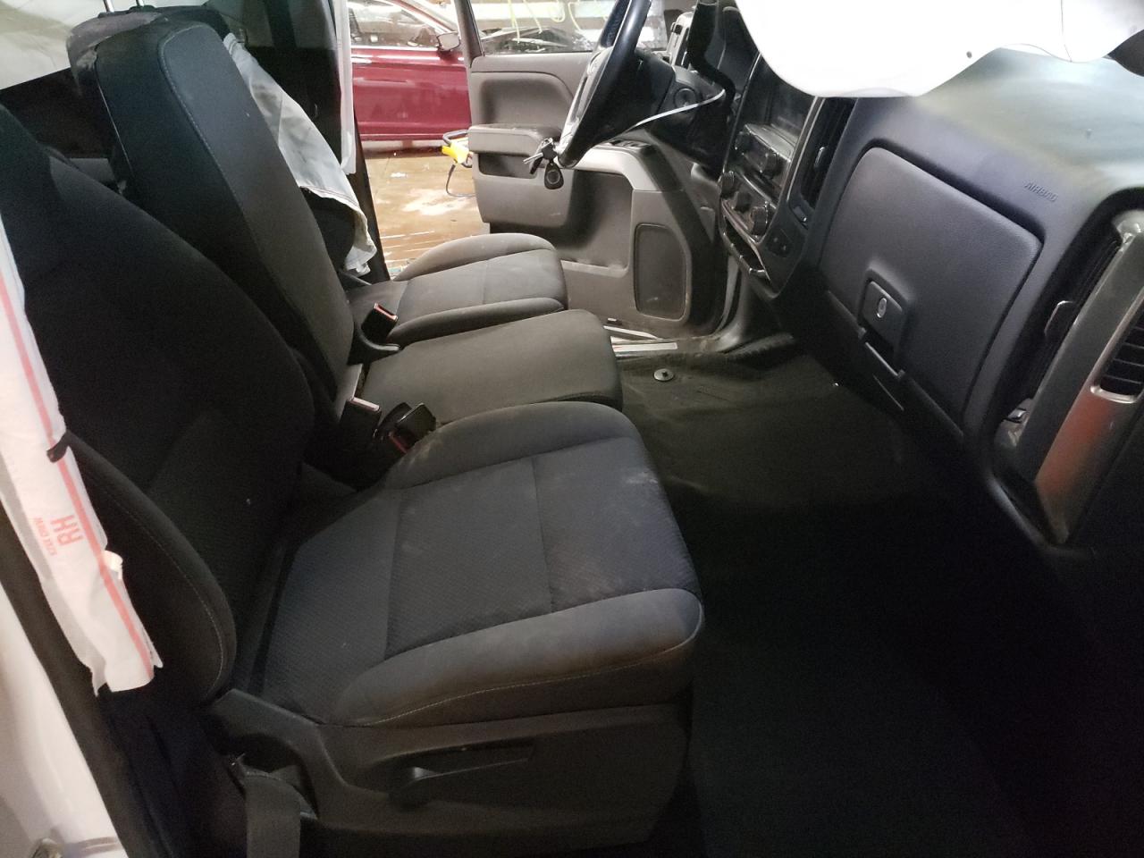 Photo 5 from auction – 2018 CHEVROLET SILVERADO with VIN 3GCUKREC0JG430546