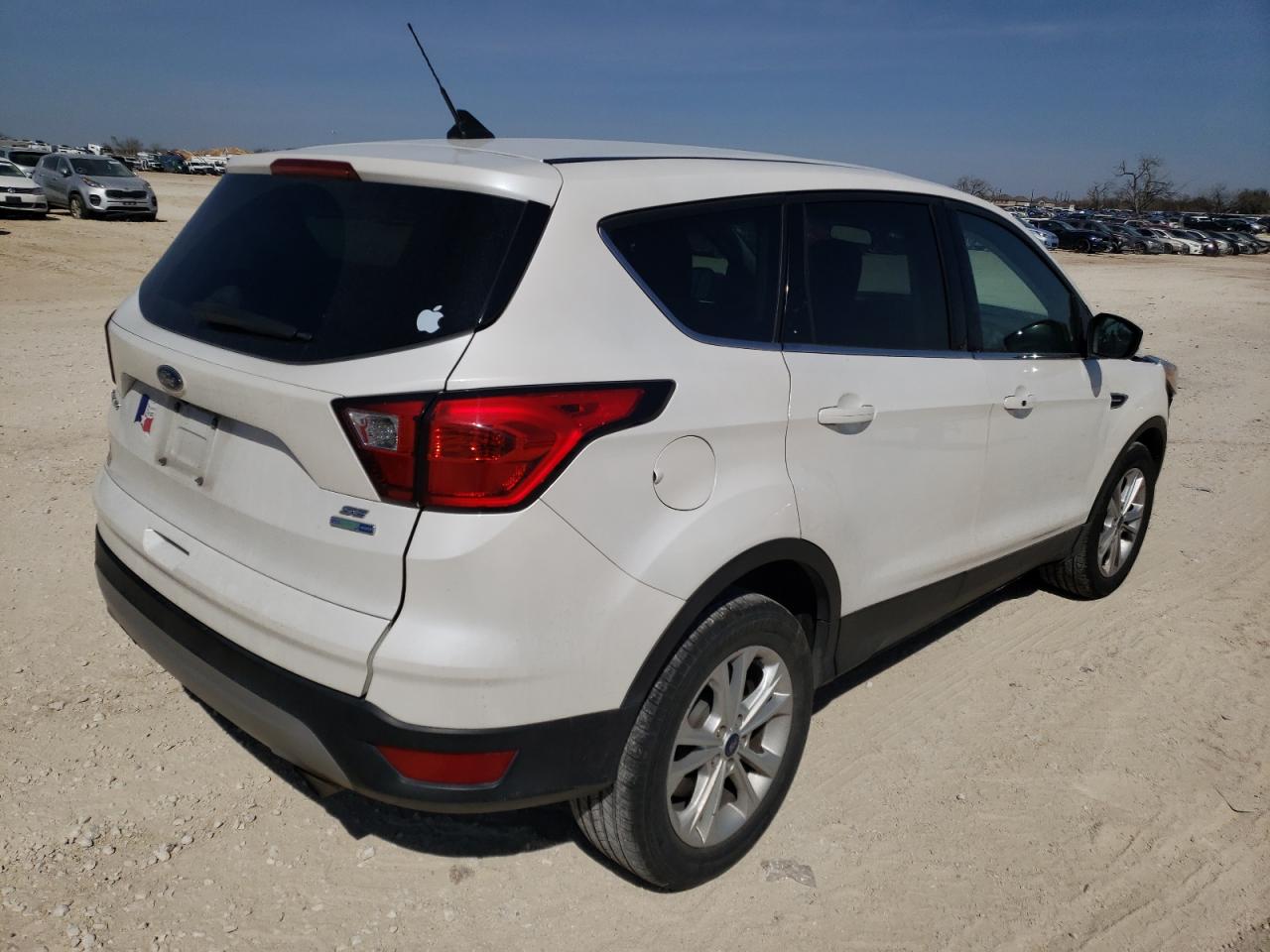 Photo 4 from auction – 2019 FORD ESCAPE SE with VIN 1FMCU9GD8KUC09878