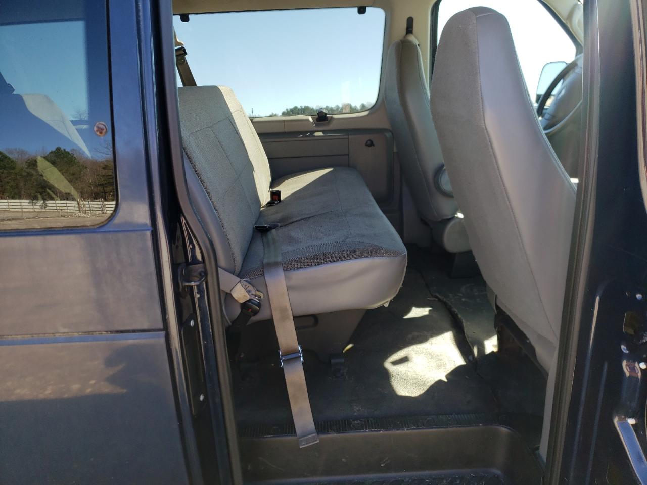Photo 6 from auction – 2003 FORD ECONOLINE with VIN 1FBSS31L23HA24338