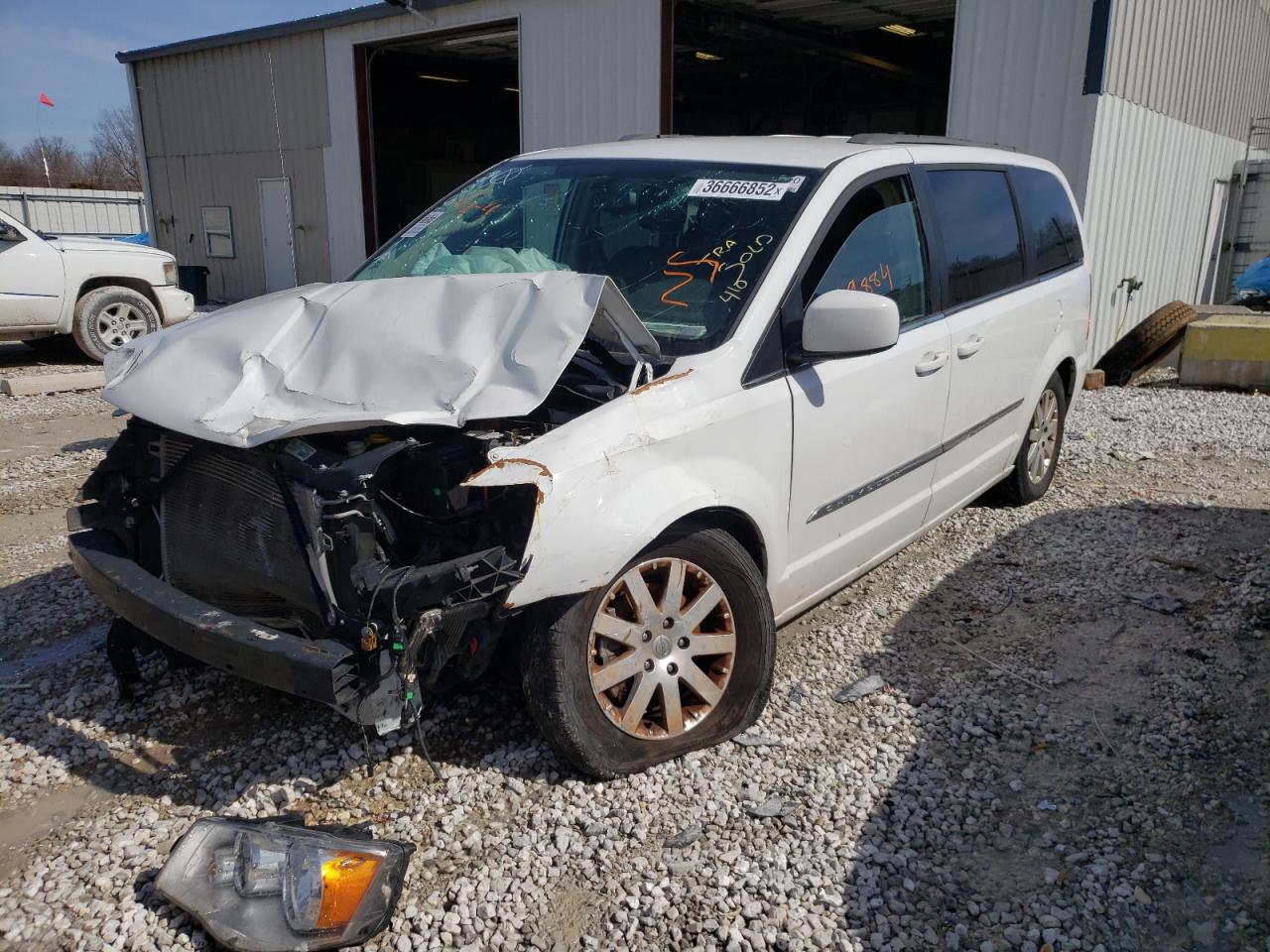 Photo 2 from auction – 2016 CHRYSLER TOWN & COU with VIN 2C4RC1BGXGR206599