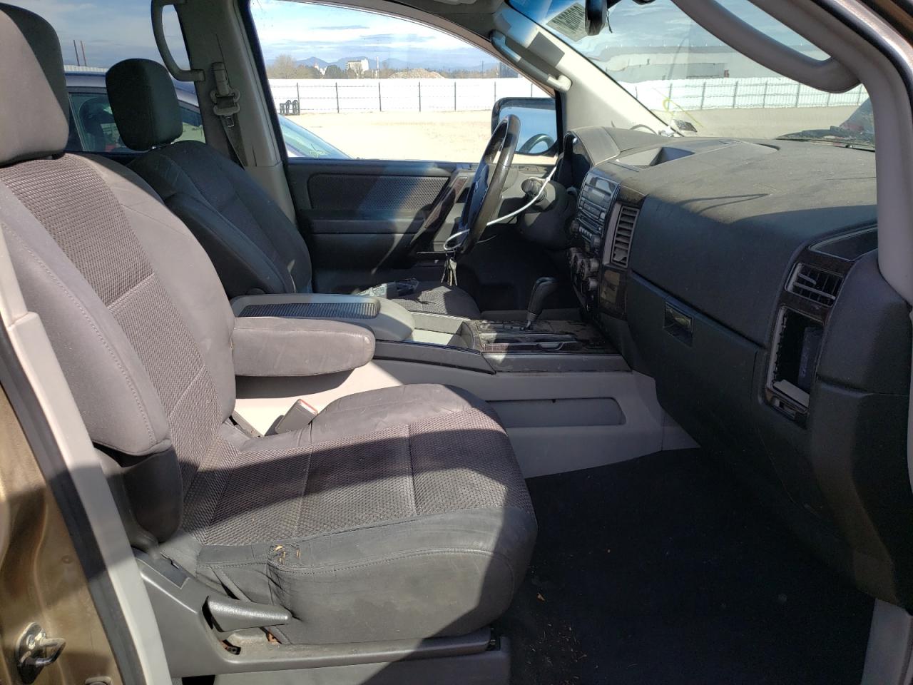 Photo 5 from auction – 2004 NISSAN ARMADA SE with VIN 5N1AA08B84N705625
