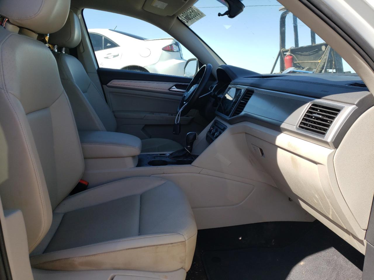 Photo 5 from auction – 2018 VOLKSWAGEN ATLAS SE with VIN 1V2CP2CA3JC597331